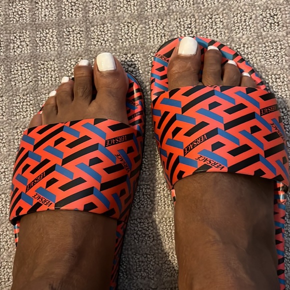 Versace Pool Slides - Picture 7 of 7